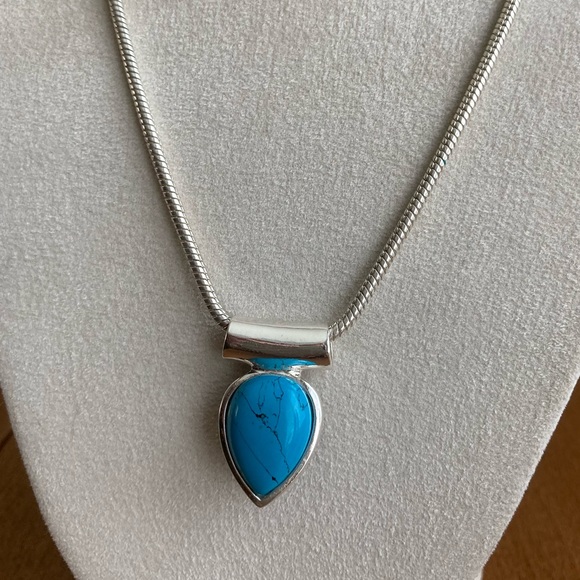 Reversible Pendant Necklace - Picture 5 of 9